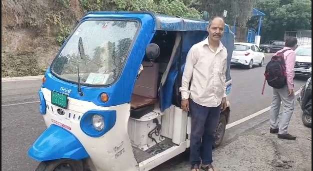 Summer Express - हमीरपुर में ऑटो चालक की ईमानदारी की मिसाल,50 हजार रुपये लौटाकर जीता लोगों का दिल