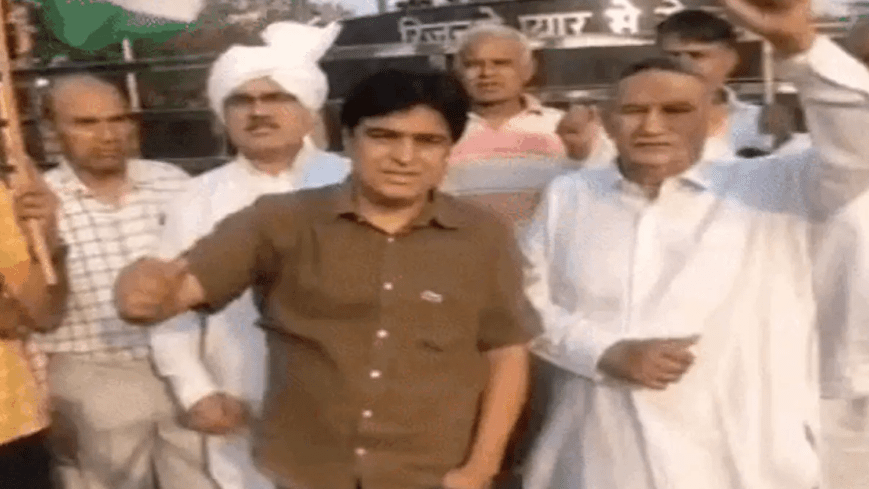 Summer Express - रोहतक में चौक का नाम बदलने पर विवाद, शहीद के नाम हटाने के खिलाफ ग्रामीणों का विरोध तेज