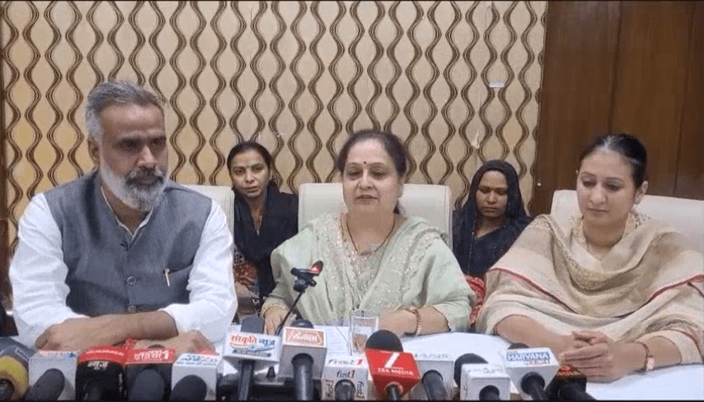 Summer Express - पलवल में महिला आरक्षण बिल के समर्थन में BJP का प्रदर्शन, विपक्ष का पुतला फूंका