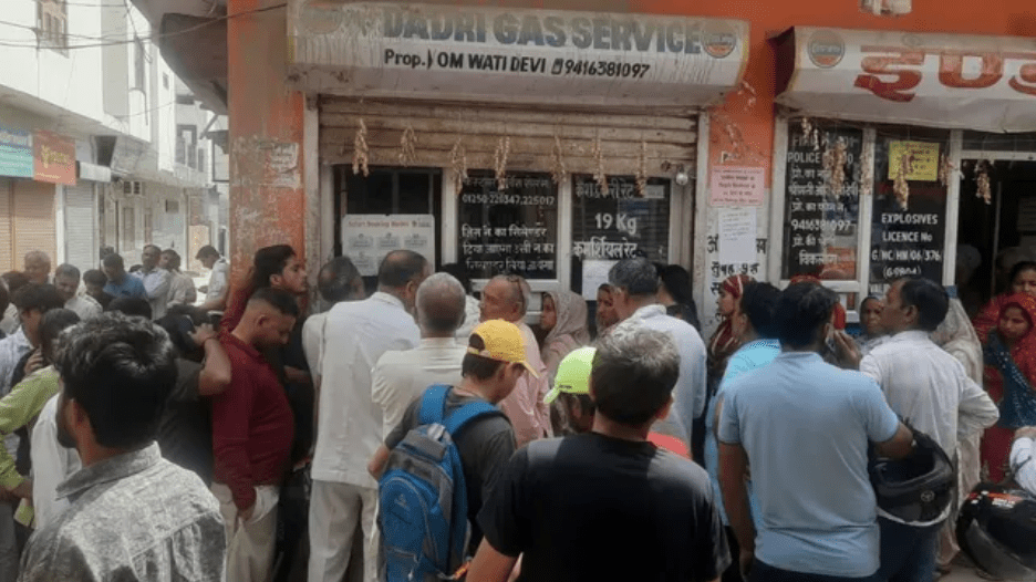 Summer Express - चरखी दादरी में गैस सिलेंडर की कमी अफवाह, ऑनलाइन बुकिंग से मिलेगी राहत
