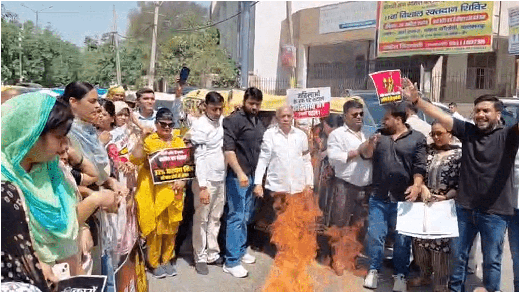 Summer Express - फरीदाबाद में महिला आरक्षण पर BJP महिला मोर्चा का विरोध, कांग्रेस का पुतला फूंका