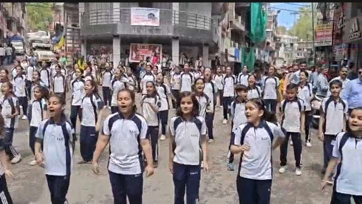Summer Express - हमीरपुर में धूमधाम से मनाया गया अंतर्राष्ट्रीय नृत्य दिवस
