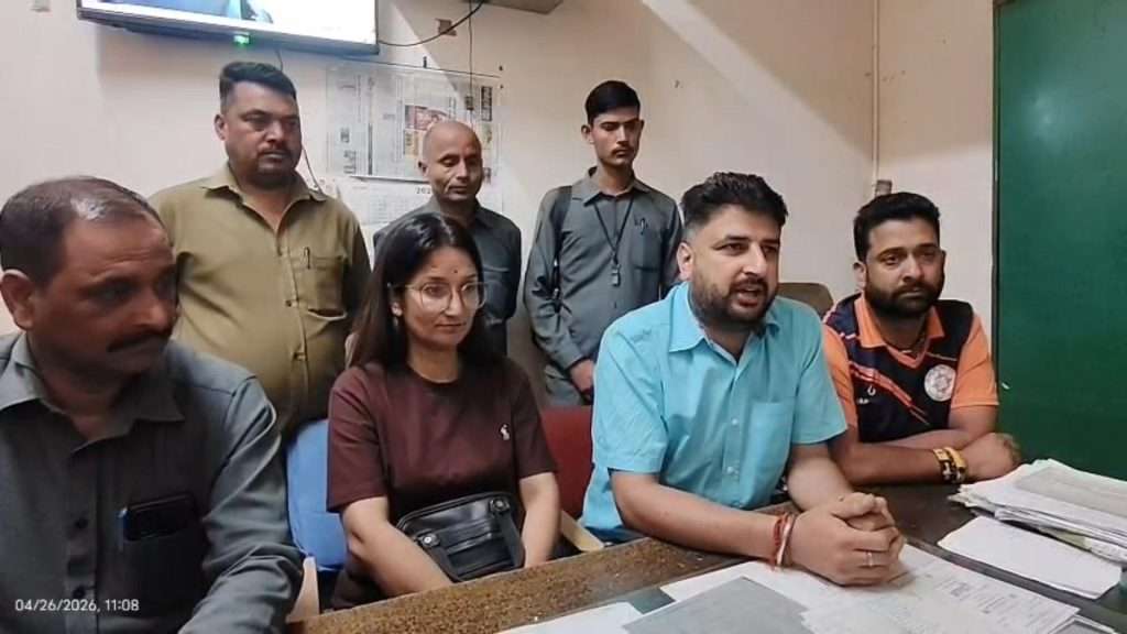 Summer Express - टिकट को लेकर महिला कंडक्टर से बहसे पूर्व सैनिक, भड़के कंडक्टर, पुलिस को सौंपी शिकायत