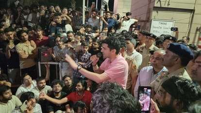 Summer Express - एनआईटी कुरुक्षेत्र में छात्रों का उग्र प्रदर्शन, दो महीने में 4 आत्महत्याओं से गुस्सा