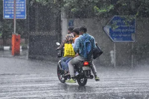 Summer Express - ओलावृष्टि और बारिश से फसलों को भारी नुकसान, दिल्ली-यूपी-हरियाणा में अलर्ट जारी