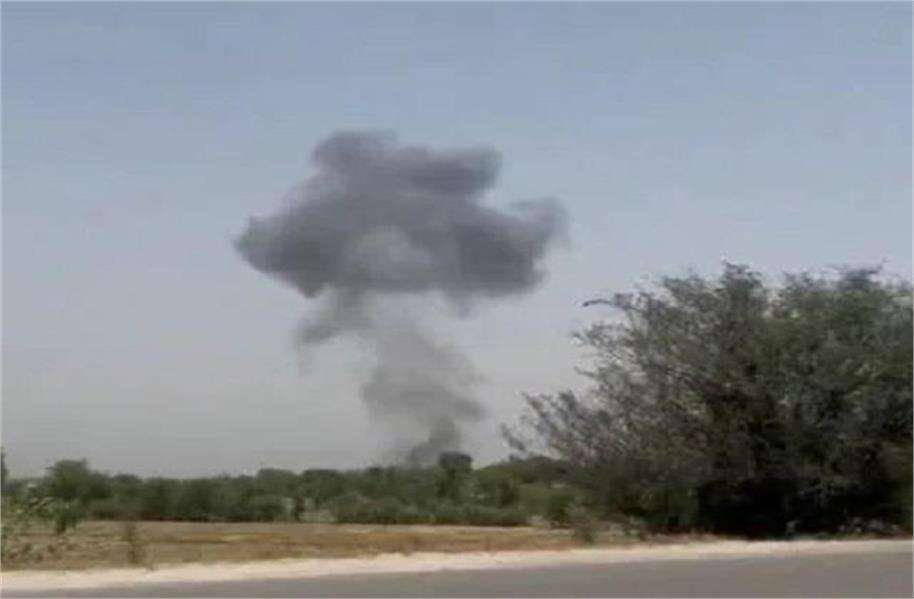 Summer Express - JF-17 फाइटर जेट हादसा: पाकिस्तान के कामरा में ट्रेनिंग उड़ान के दौरान विमान क्रैश, तकनीकी खराबी की आशंका