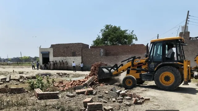 Summer Express - पानीपत में अवैध कॉलोनियों पर नगर निगम की कार्रवाई, 29 गलियां तोड़ीं और 18 प्लॉटों की नींव उखाड़ी