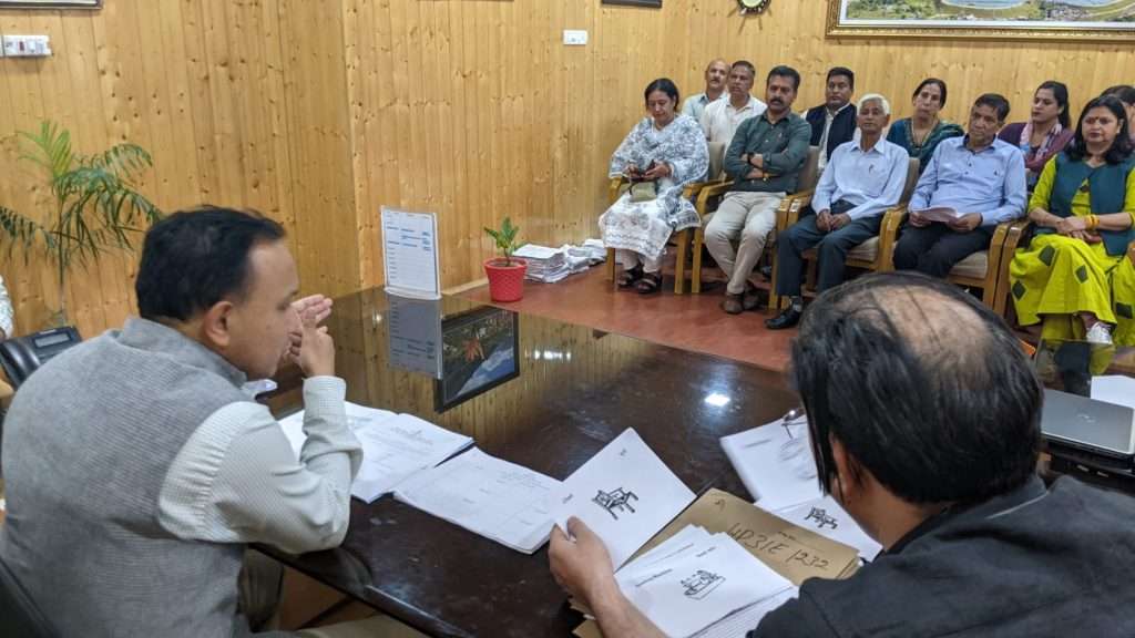 Summer Express - करसोग नगर पंचायत चुनाव:एक वार्ड में निर्विरोध जीत,15 उम्मीदवार मैदान में