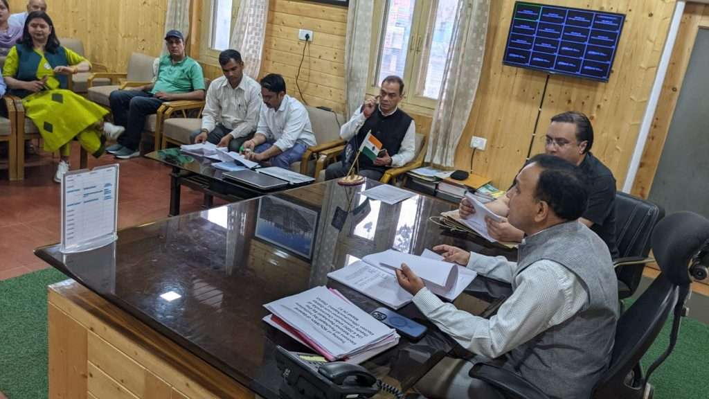 Summer Express - जिला मंडी में पंचायती राज चुनाव: पहले दिन 3820 नामांकन,ग्रामीण क्षेत्रों में दिखा उत्साह