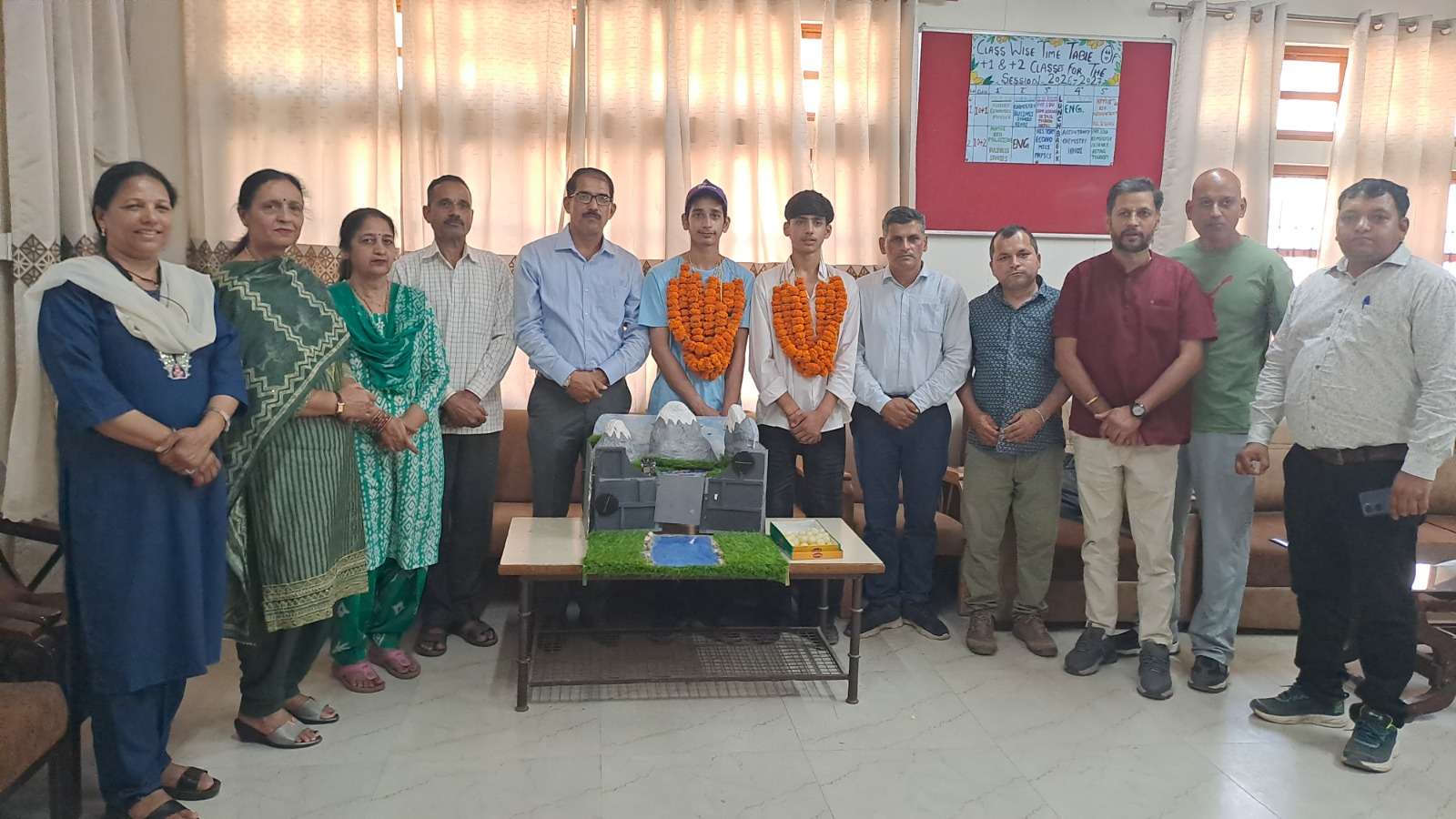 Summer Express - इंडोनेशिया में सरकारी स्कूल के नन्हें वैज्ञानिकों के मॉडल ऑटोमेटिक डैम गेट सिस्टम को मिला आउट ऑफ द बॉक्स आइडिया अवार्ड
