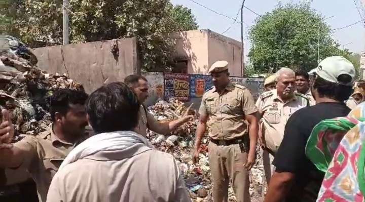 Summer Express - सिरसा में सफाई कर्मचारियों का आंदोलन तेज, पुलिस से हुई बहस के बाद बढ़ा विवाद
