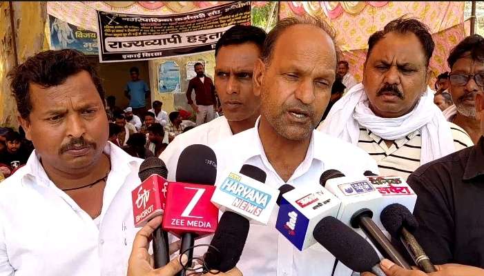 Summer Express - हरियाणा में सफाई कर्मचारियों की हड़ताल तेज, सिरसा में कूड़े के ढेर से बढ़ी लोगों की परेशानी