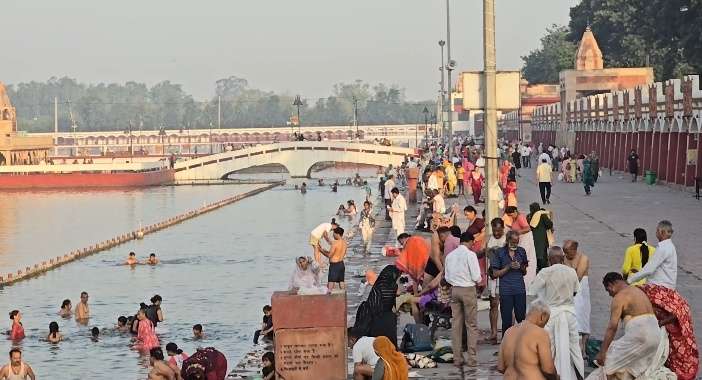 Summer Express - 18 वर्षों बाद बना अद्भुत संयोग,शनिचरी अमावस्या पर ब्रह्मसरोवर में उमड़ा आस्था का सैलाब