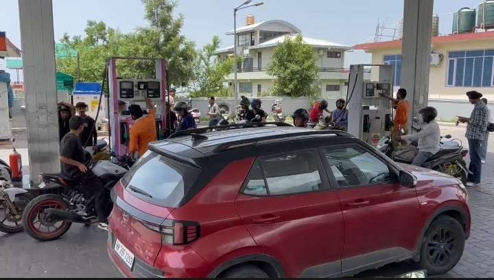 Summer Express - फिर बढ़े पेट्रोल-डीजल के दाम, कमर्शियल वाहन चालकों ने किराया बढ़ाने की उठाई मांग