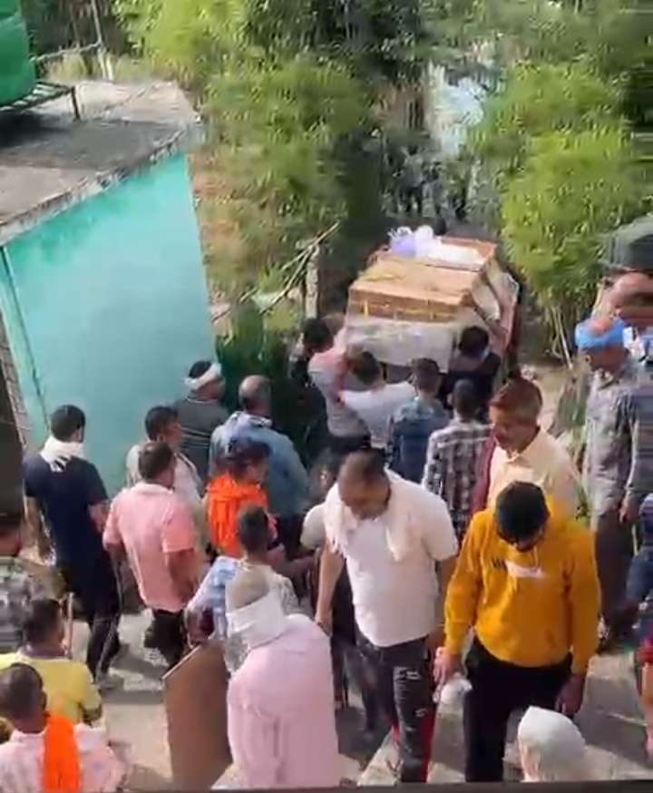 Summer Express - 20 दिन बाद घर पहुंचा साहिल का शव, चचेरे भाई ने दी मुखाग्नि