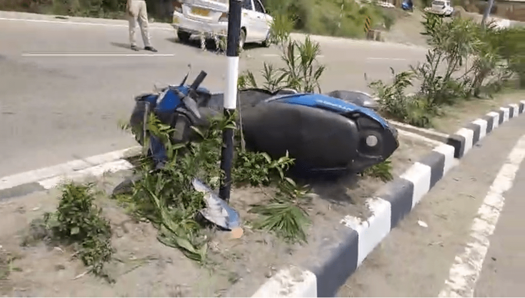Summer Express - कंडाघाट में सड़क हादसा: डिवाइडर से टकराई स्कूटी, युवक दूसरे वाहन के आगे आया, मौत