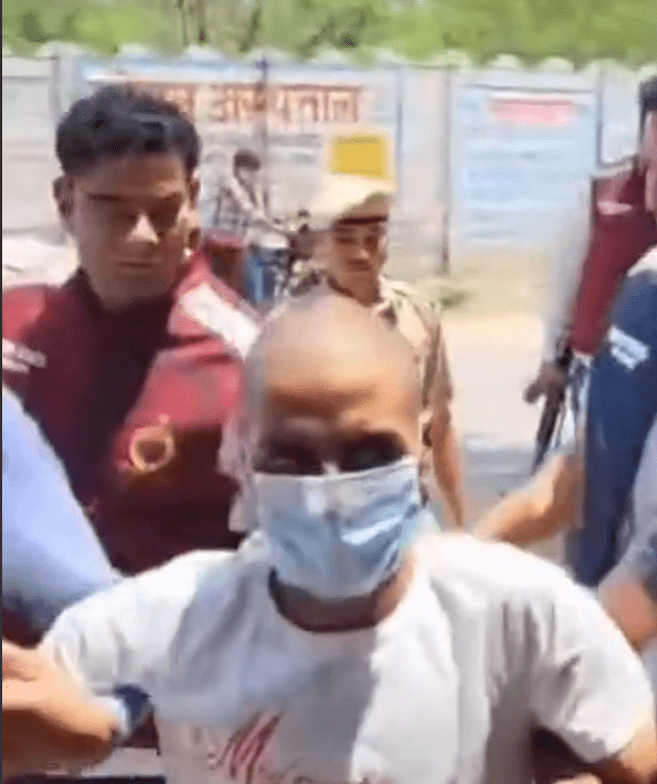 Summer Express - बहन पर टिप्पणी का विरोध करने पर युवक पर हथौड़ा हमला, पुलिस ने आरोपियों की कराई परेड