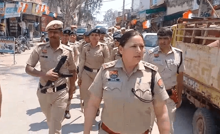 Summer Express - नगर परिषद चुनाव से पहले अंबाला में पुलिस का फ्लैग मार्च, संवेदनशील इलाकों में बढ़ाई सुरक्षा