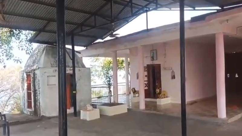 Summer Express - हमीरपुर में दो मंदिरों में चोरी, सात ताले तोड़ चांदी का छत्र ले उड़े चोर
