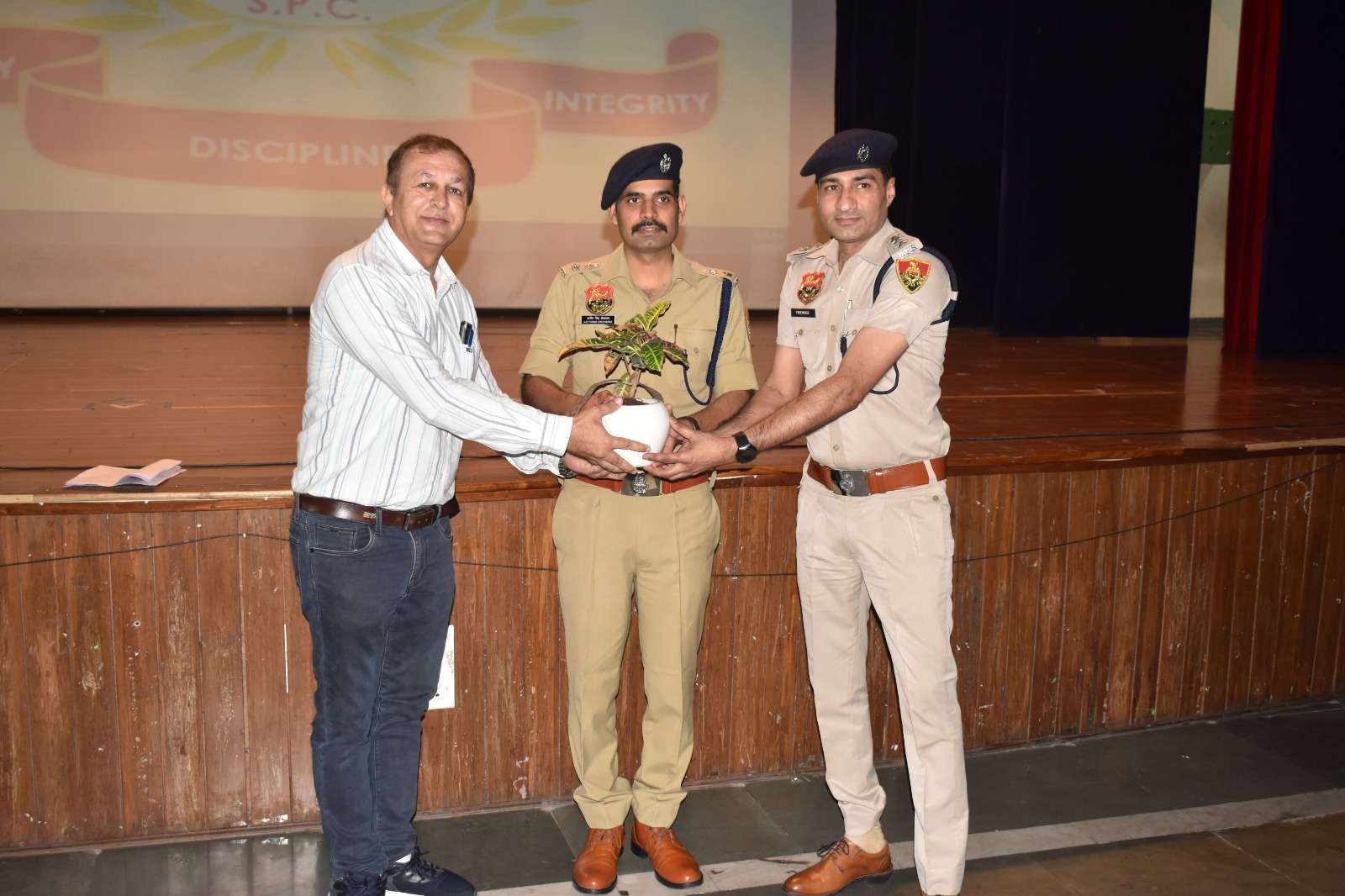 Summer Express - पुलिस और समाज में बेहतर समन्वय स्थापित करते हैं एसपीसी कैडेट : एसपी
