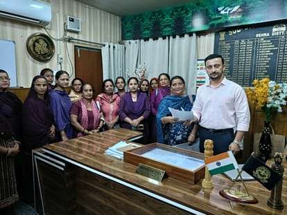 Summer Express - चुनाव ड्यूटी में भोजन बनाने के आदेश पर भड़कीं आंगनबाड़ी वर्कर, देहरा में जोरदार प्रदर्शन